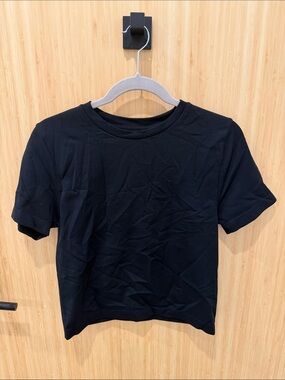 Black Short Sleeve Crewneck Tee